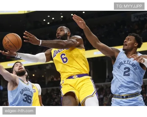 迪安吉洛·拉塞尔表现出色，助力湖人取得关键胜利